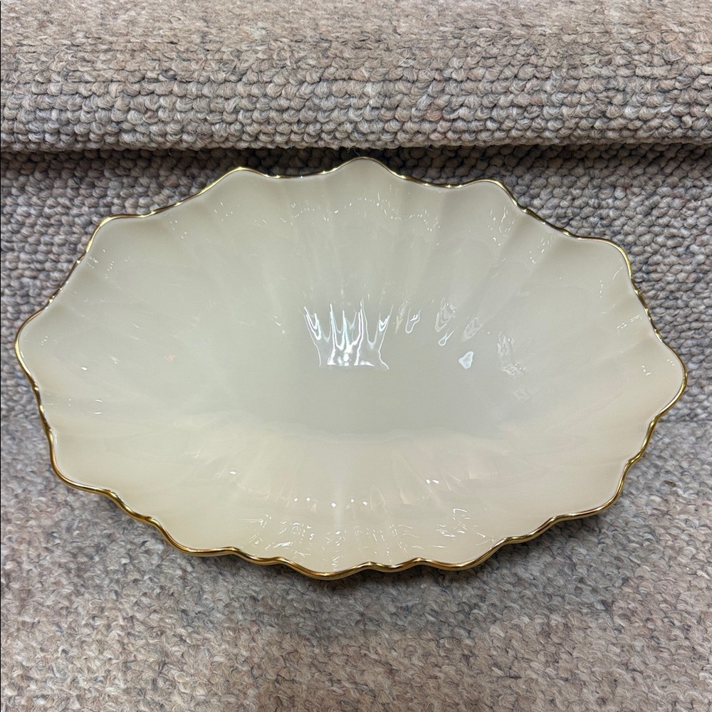 Lenox Elegant Cream and Gold Scalloped Bowl